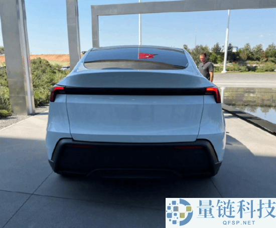 便宜版特斯拉Model Y实拍 网友：果真是丐中丐