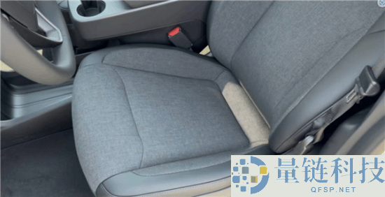 便宜版特斯拉Model Y实拍 网友：果真是丐中丐