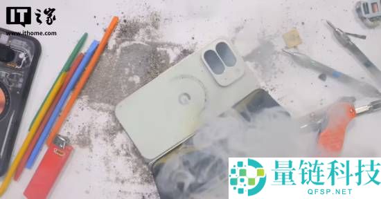 博主反向弯折谷歌Pixel 10 Pro Fold折叠屏手机 电池直接分裂起火