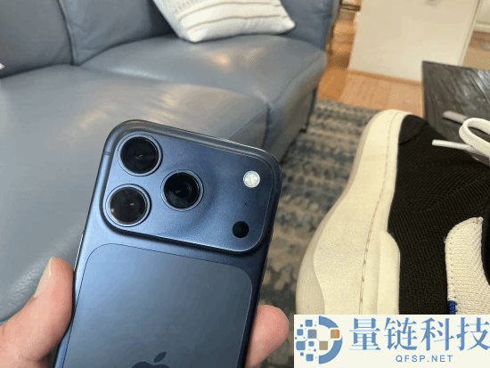 部份苹果 iPhone 17 Pro / Max 用户反应机身退色 首要影响星宇橙、深蓝色