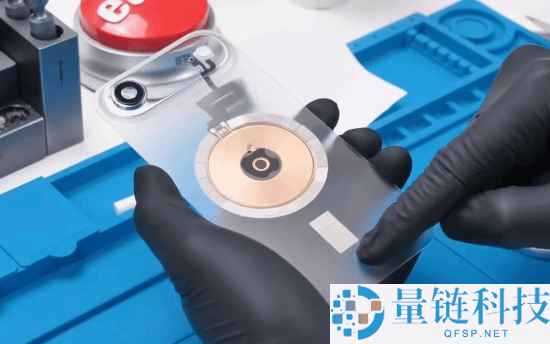 博主拆解iPhone Air 刮去背板涂层打造