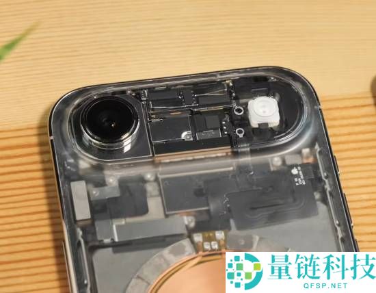 博主拆解iPhone Air 刮去背板涂层打造