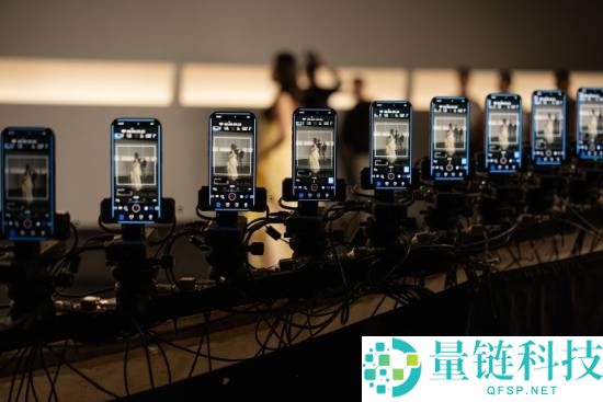 多台iPhone 17 Pro同时开拍什么体验？影视飓风在VOGUE搞定了