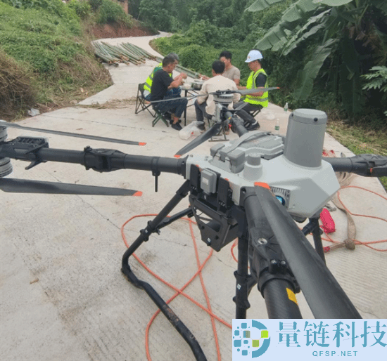 00后小伙用无人机吊运竹：月赚4万 单日运输量达10吨