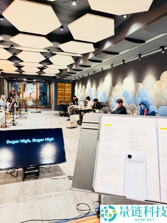 王心凌晒自摄影：新换的iPhone Air抢镜