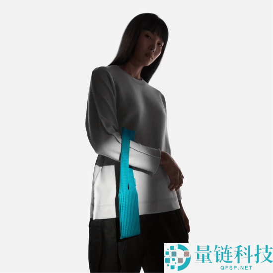 逆天苹果新配件售价1299元：把iPhone“穿身上”