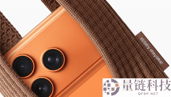 被嘲像长筒袜 是割韭菜吗,苹果回应1899元手机包定价太高 是联名款