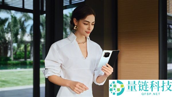 华为Mate X7四配色官图发布：独一无二新设计 最强辨识度