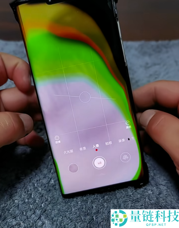 华为Mate 30 RS保时捷被火烧到脸孔全非：还能充电玩游戏