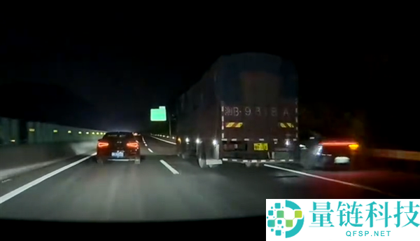 轿车和大货车并行压车10分钟 特斯拉Model Y司机出手了