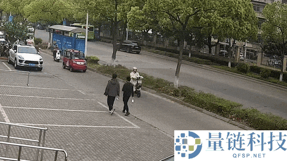 求求你 别再用电动车“挡风被”了,