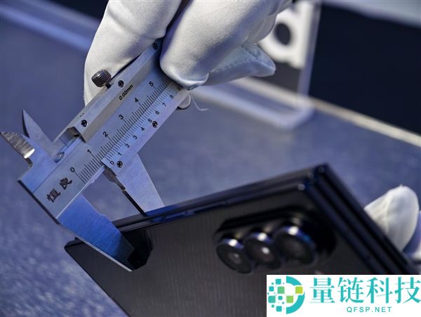 19999元起,三星Galaxy Z TriFold国行真机上手：手机刹时变10英寸平板