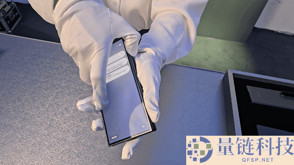 19999元起,三星Galaxy Z TriFold国行真机上手：手机刹时变10英寸平板