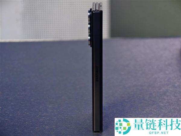 19999元起,三星Galaxy Z TriFold国行真机上手：手机刹时变10英寸平板