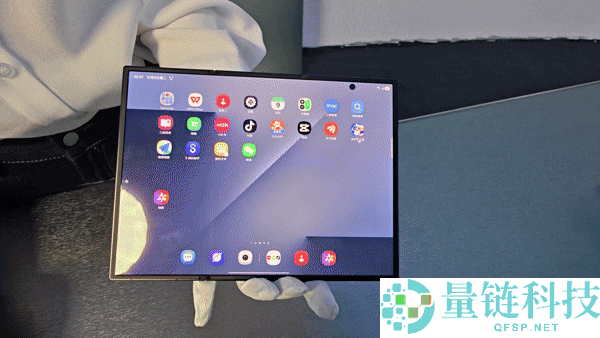 19999元起,三星Galaxy Z TriFold国行真机上手：手机刹时变10英寸平板
