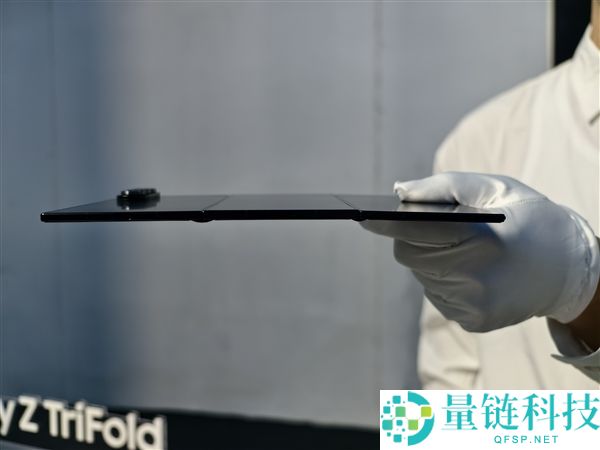 19999元起,三星Galaxy Z TriFold国行真机上手：手机刹时变10英寸平板