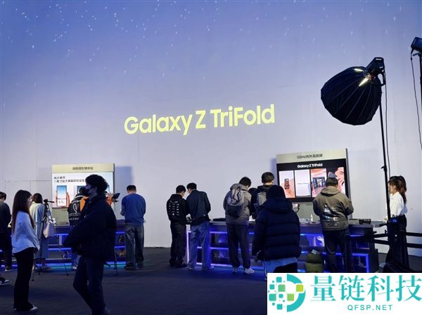 19999元起,三星Galaxy Z TriFold国行真机上手：手机刹时变10英寸平板