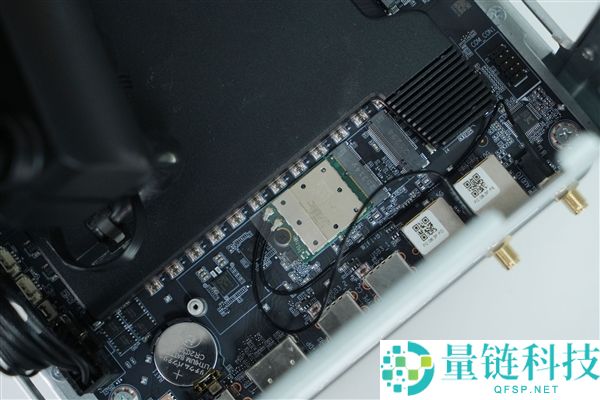 全球首个液冷迷你机,abee AI Station 395 Max任务站图赏