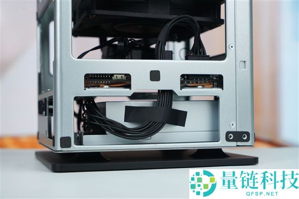 全球首个液冷迷你机,abee AI Station 395 Max任务站图赏