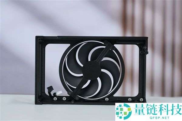 ITX机能小钢炮,七彩虹RTX 5070 Mini OC 12GB图赏