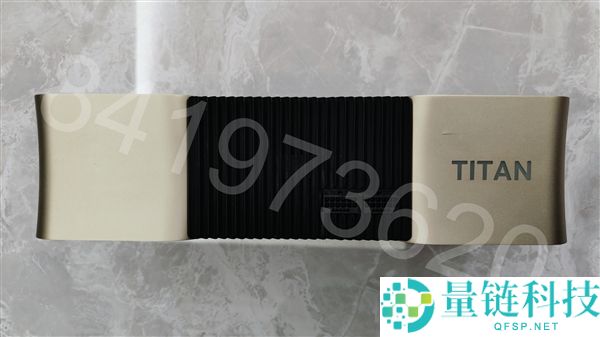 Titan Ada巨卡原型现身：48GB显存、四插槽、900W供电