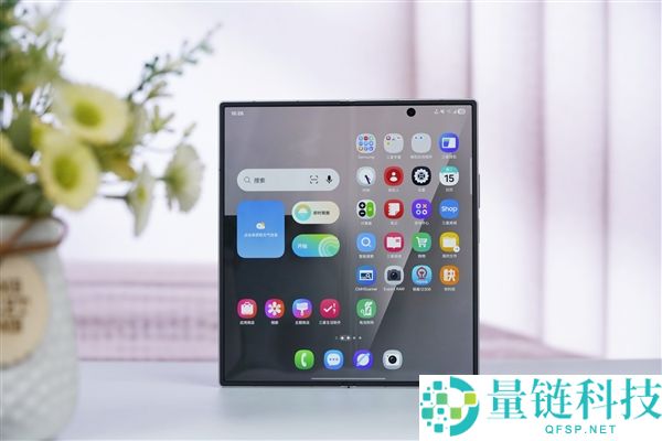 2026折叠屏大战,三星“阔折叠”对决苹果iPhone Fold