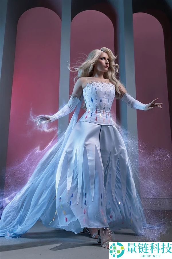 《漫威争锋》白皇后Cos美图 金发女郎大秀美腿