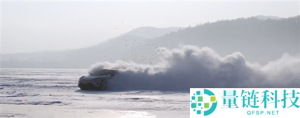 小米YU7冰面全网首漂：人车合一 堪比大片