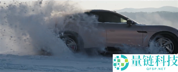 小米YU7冰面全网首漂：人车合一 堪比大片