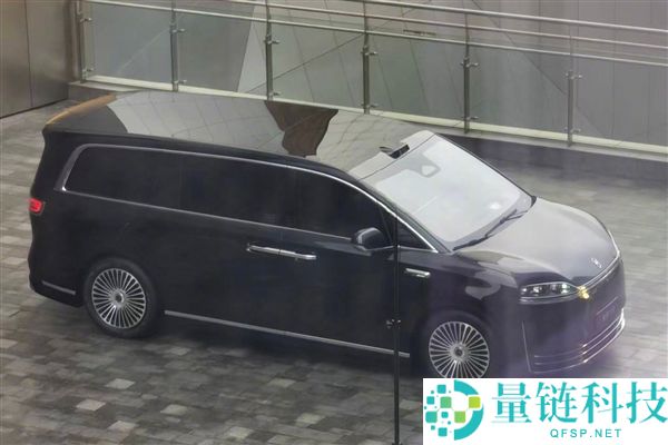 鸿蒙智行首款MPV 智界V9实车首曝：前后灯点亮辨识度超强