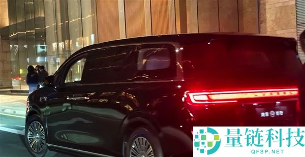 鸿蒙智行首款MPV 智界V9实车首曝：前后灯点亮辨识度超强