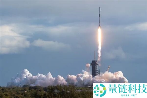 卫星拍卫星,超近间隔看异常翻腾的星链：分辩率仅12厘米