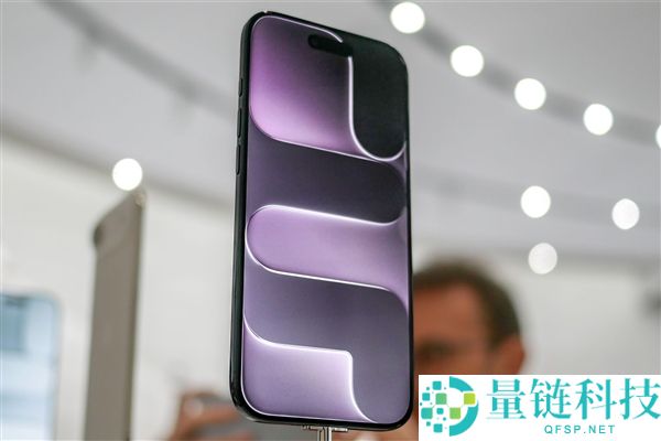 为了塞进第二颗摄像头 iPhone Air 2首发定制超薄Face ID