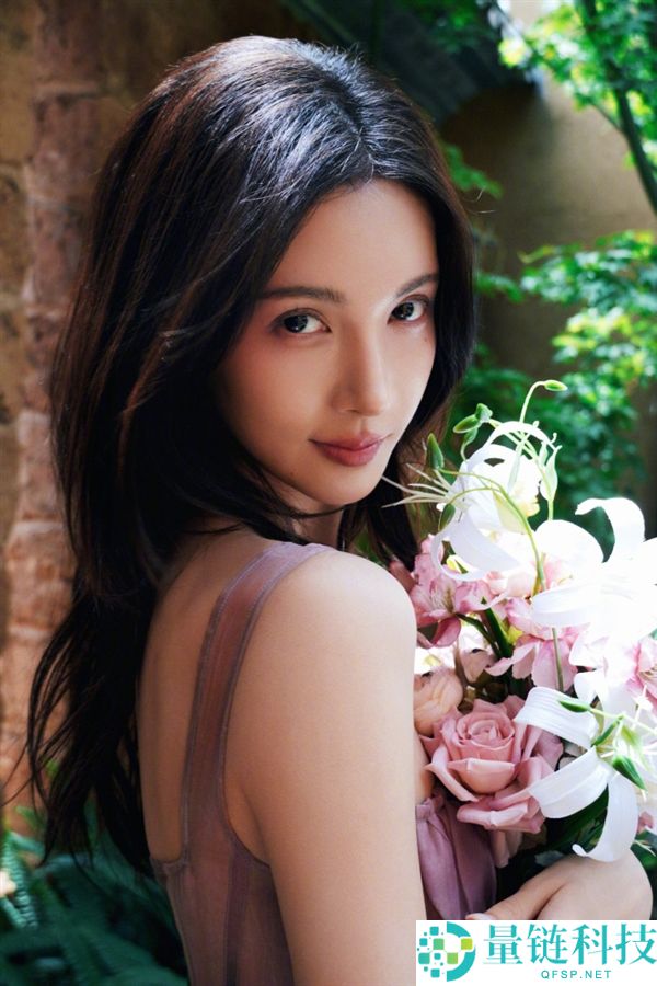 演员金晨被曝闯祸逃逸让助理顶包 交警回应：正在核实