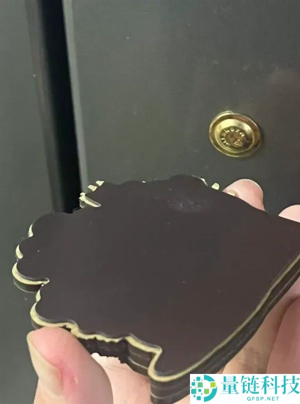 冰箱贴会把冰箱门压坏？并不会 但有一种贴法真的伤冰箱