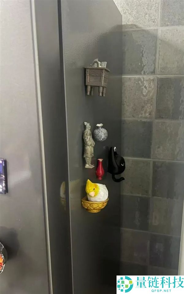 冰箱贴会把冰箱门压坏？并不会 但有一种贴法真的伤冰箱