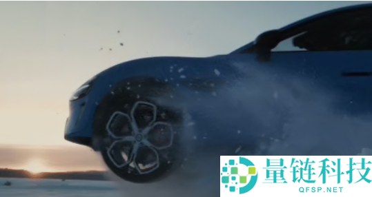 新一代小米SU7冰雪路面告急刹停实测：蜿蜒一条线 不甩尾不跑偏