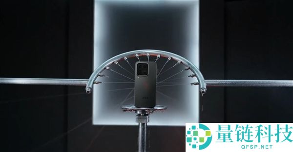 行业首款机能Ultra来了,iQOO 15 Ultra正式发布,4999元起