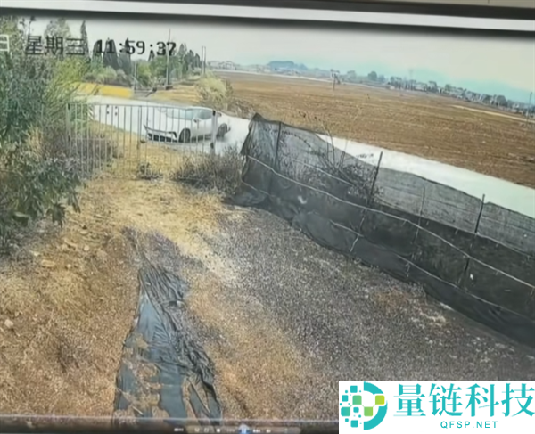 电动车侧滑进沟 不到1分钟烧穿乘员舱,路人砸窗连救出3人