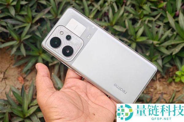 全球首款千元档万级电池手机来了,真我Power入网：裁减充电宝