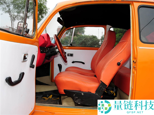 着火了乘客不会开门 怪车企乱学特斯拉吗