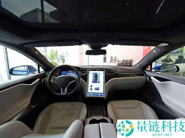 着火了乘客不会开门 怪车企乱学特斯拉吗