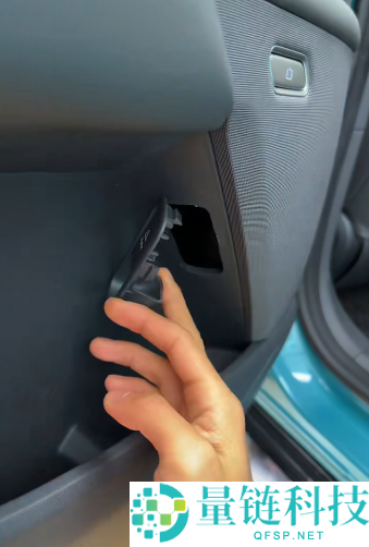 着火了乘客不会开门 怪车企乱学特斯拉吗