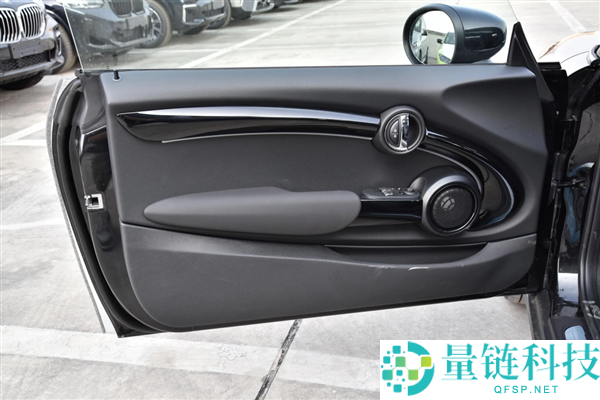 着火了乘客不会开门 怪车企乱学特斯拉吗