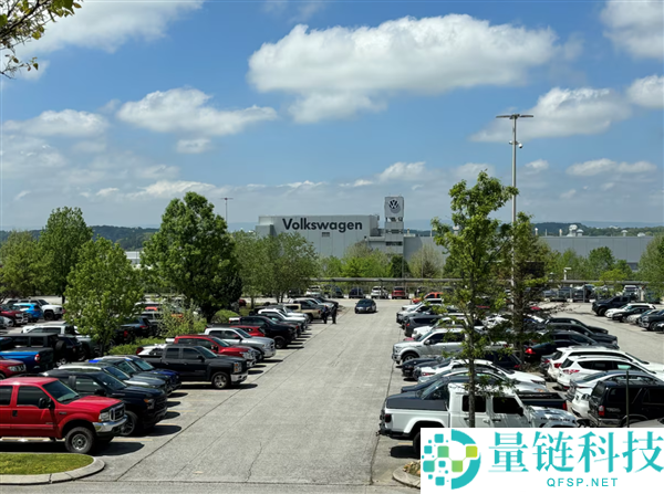 群众与美国汽车工会达成里程碑式协定：全员涨薪20% 6550美元奖金立刻到账