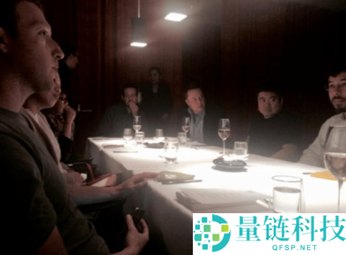 秘密照片暴光：爱泼斯坦曾与马斯克、扎克伯格等科技巨头共进晚宴