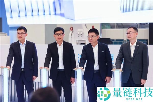 全球首台鸿蒙智选美的智能空调上市，余承东亲临站台见证