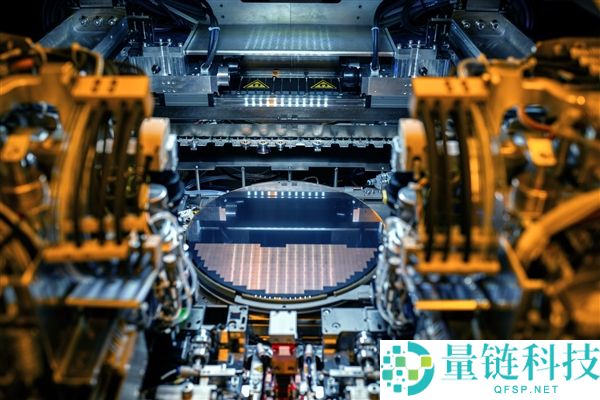 黄仁勋获声誉博士！皮衣大佬变身学术新星，颁奖嘉宾竟是 Intel CEO
