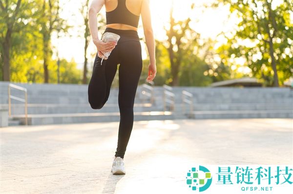 男子办不限次瑜伽卡因每天上课被踢出群：健身房回应引热议