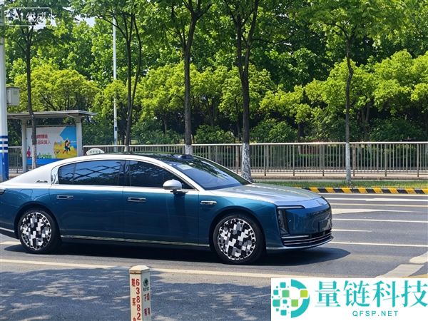 尊界 S800 Grand Design 实车首曝：余承东直言目标售价 200 万